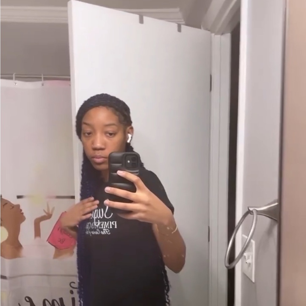 Meet your Posher, Emonie